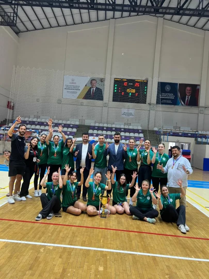 Kadın Voleybol Takımımız Türkiye Üçüncüsü